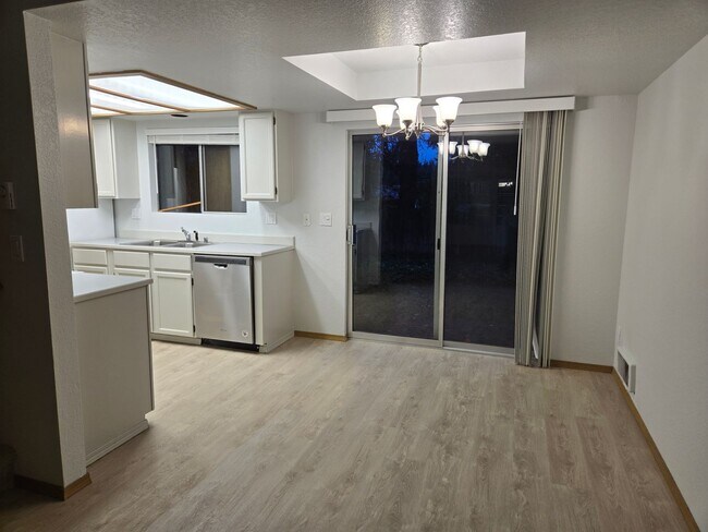 Foto del edificio - 8425 JR MCKIBBEN