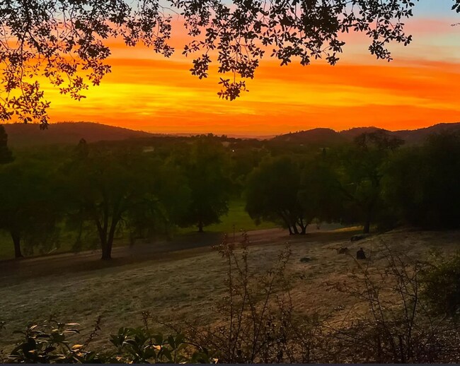 Foto del edificio - Bright 2-Bed/2-Bath Auburn Home with Sutter Buttes Views