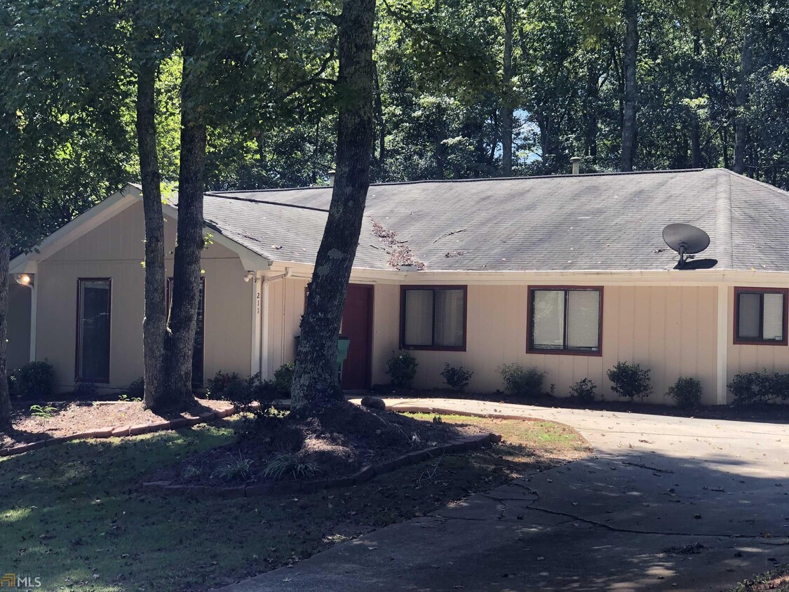 Primary Photo - 211 Hillcrest Dr
