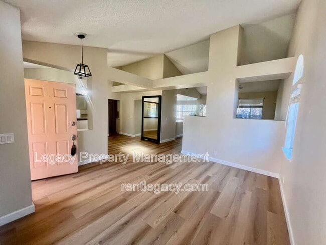 Building Photo - 413 Donaldson Ct