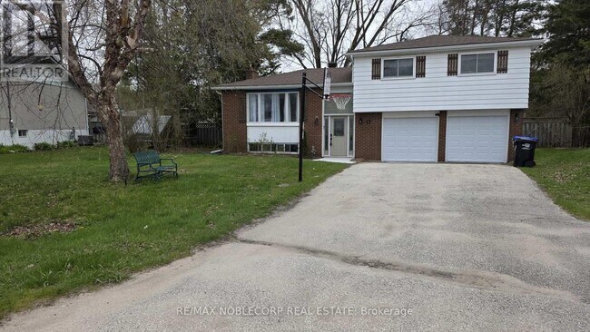 Building Photo - 17 Larkdale Crescent
