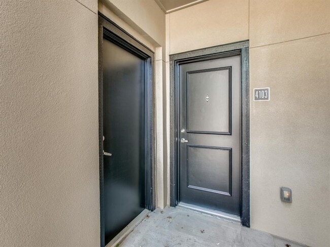 Building Photo - 609 Cabral Cir