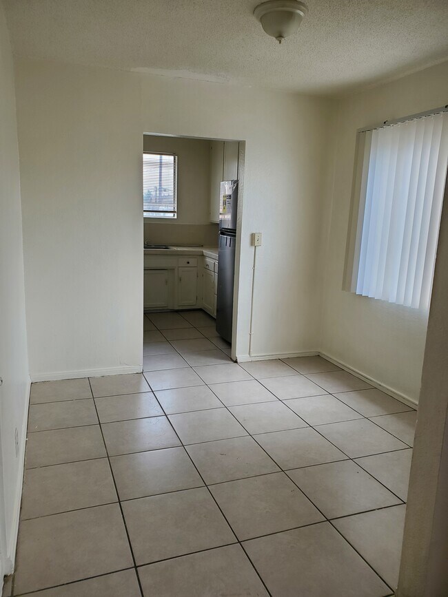 Foto del edificio - 861 W 42nd Pl