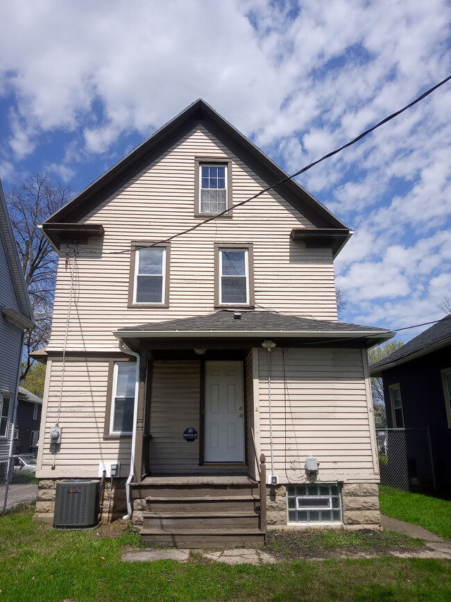 Building Photo - 81 Barton St