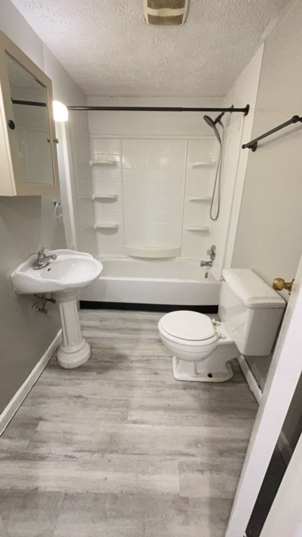 Building Photo - Washer/Dryer Hook-Ups