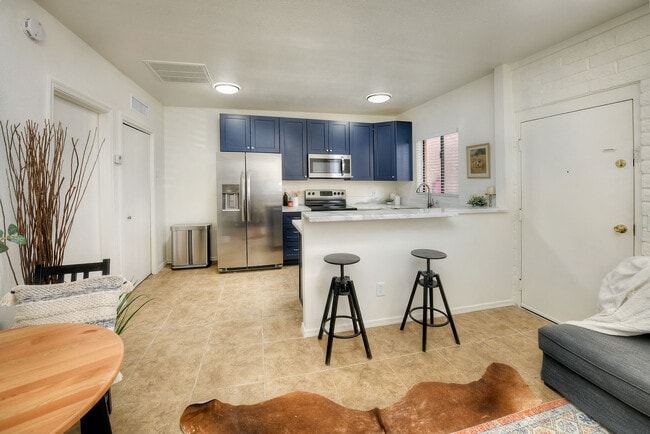 Las Villas - Las Villas Apartments