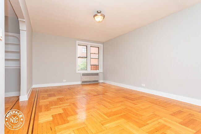 Building Photo - 111 E 21st St