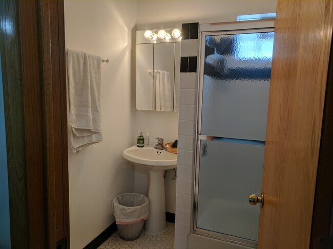 Foto del edificio - 2132 W Belmont Ave