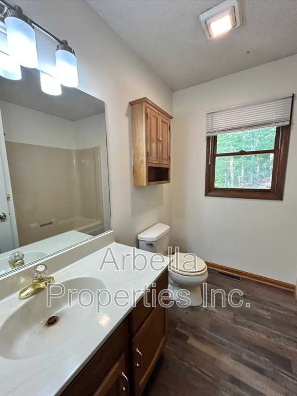 Building Photo - 1045 Surmont Ct