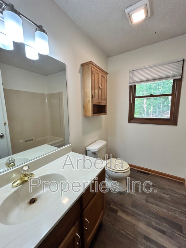 Foto del edificio - 1045 Surmont Ct