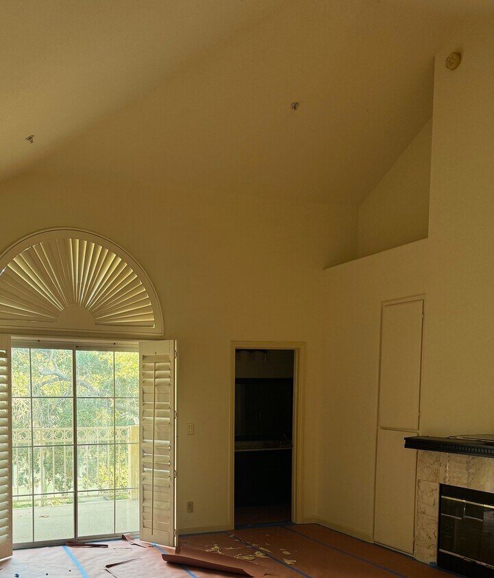 Foto del edificio - 3100 W Riverside Dr