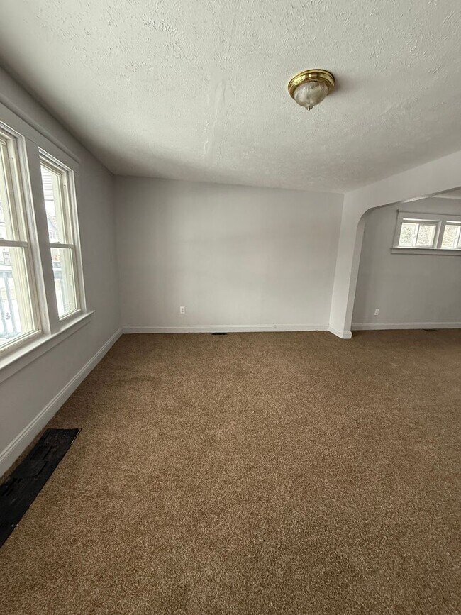 Foto del edificio - 3bd Single S. Collinwood Vouchers Only