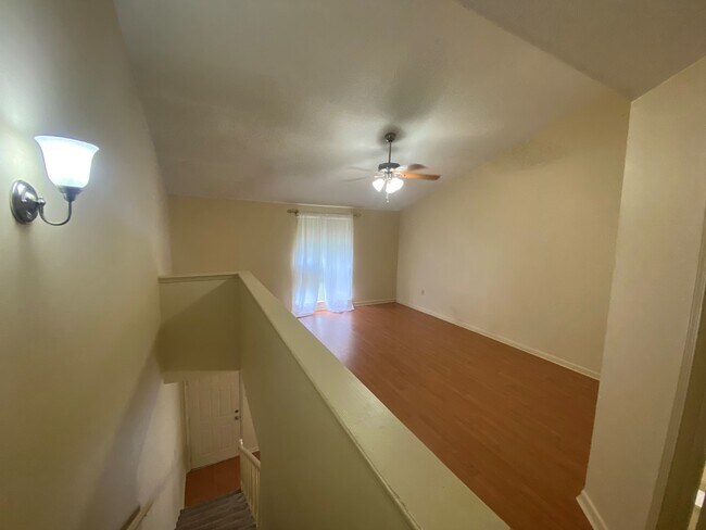 Building Photo - 8455 Summa Ave