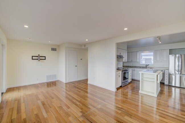 Building Photo - 516 Heathcliff Dr