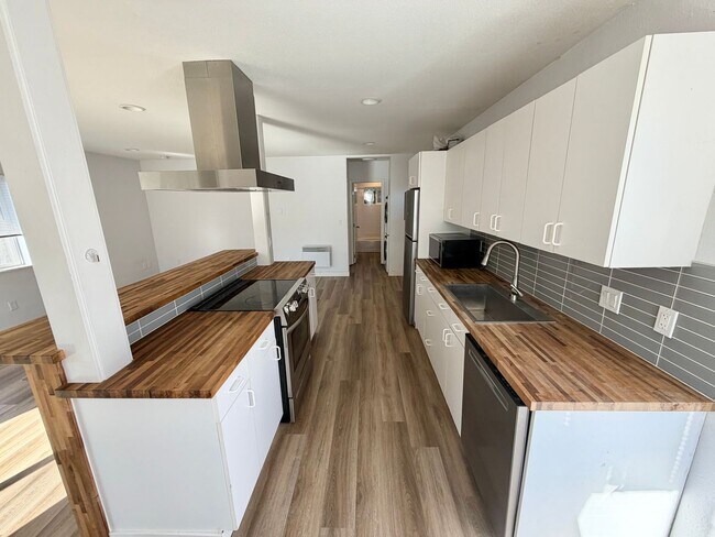 Foto del edificio - 11235 37th Ave SW