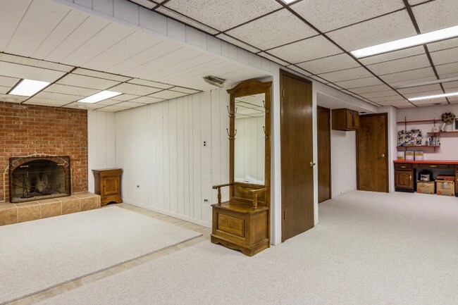 Building Photo - 209 W Golfview Terrace