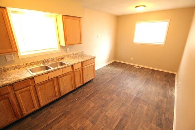 Building Photo - 1948 Bloyd Ave