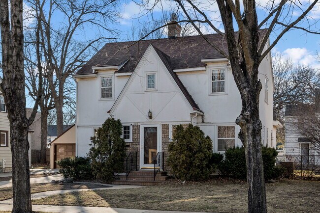Foto del edificio - 1109 3rd St NW