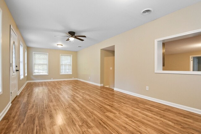 Foto del edificio - Pet Friendly Three Bedroom!