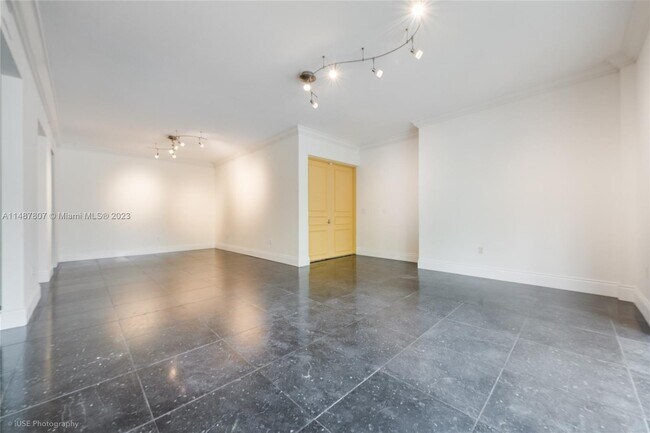 Foto del edificio - 650 Valencia Ave