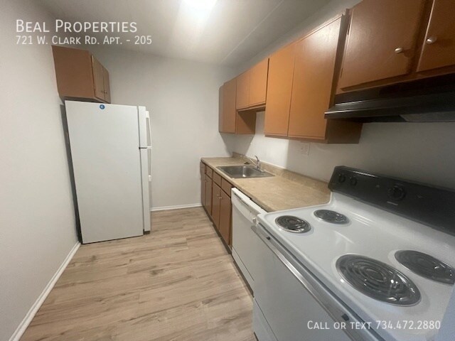 Foto del edificio - 721 W Clark Rd