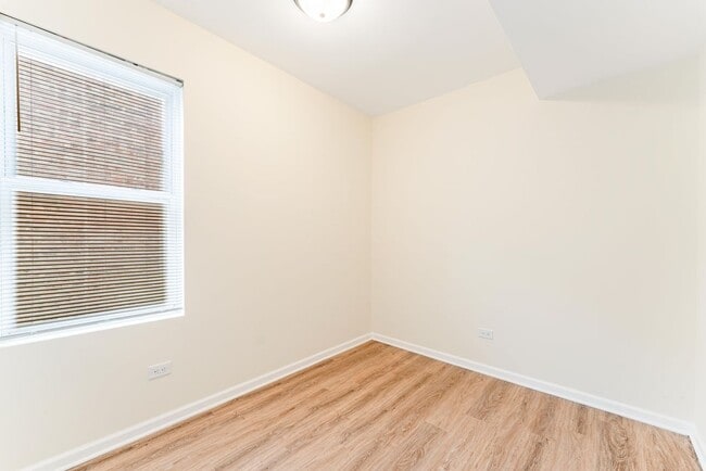 Foto del edificio - 5025 W Huron St