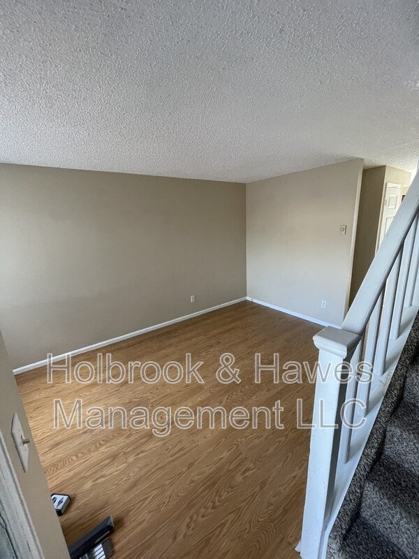 Foto del edificio - 4883 Basswood Dr