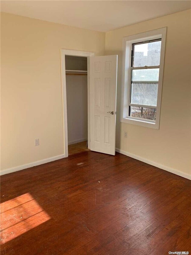 Building Photo - 826 Barbey St