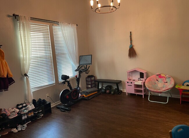 Formal Dining Room - 204 Carver St