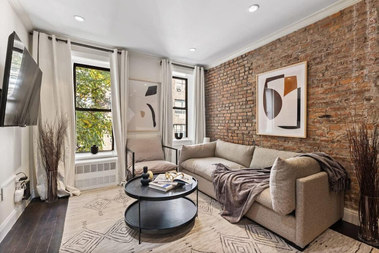 Foto principal - 323 E 78th St