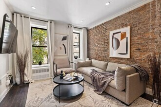 Building Photo - 323 E 78th St