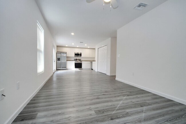 Building Photo - Experience Luxury Living in Marion Oaks of...