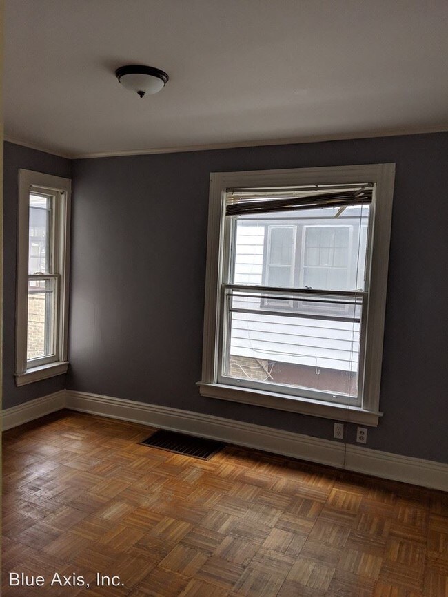 Building Photo - 1329 Park Ave