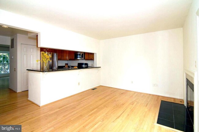 Foto del edificio - 6581 Cypress Point Rd