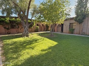 Building Photo - 3032 N 32nd St