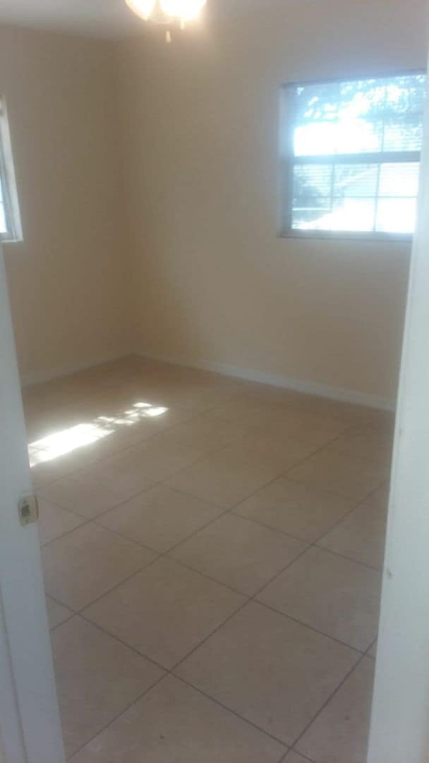 Foto del edificio - 169 Dahlia Dr