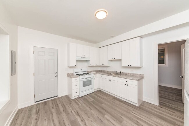 Building Photo - 4616 N Monticello Ave