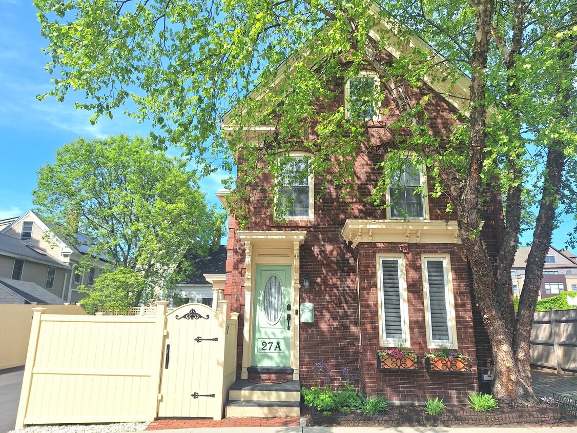 Primary Photo - 27 Rock St