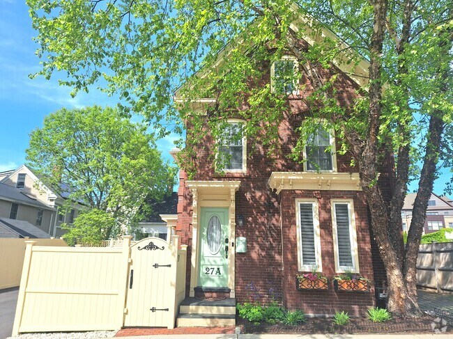 Building Photo - 27 Rock St