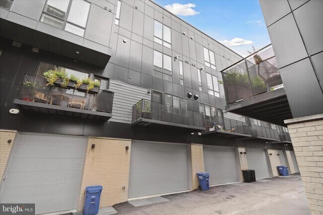 Building Photo - 602 N 5th St