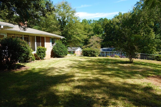 Building Photo - 104 Vanderbilt Rd
