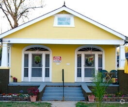 Building Photo - 225 S Hennessey St