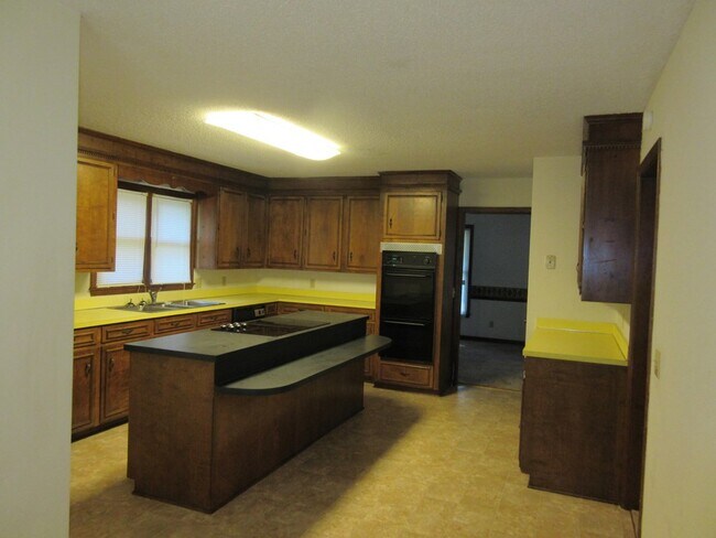Building Photo - 1600 Kolb Rd