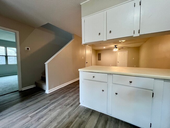 Building Photo - AVAILABLE NOW! (No Pets)