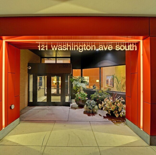 Front door - 121 Washington Ave S
