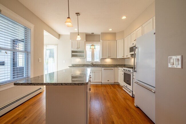 Building Photo - 151r Methuen St