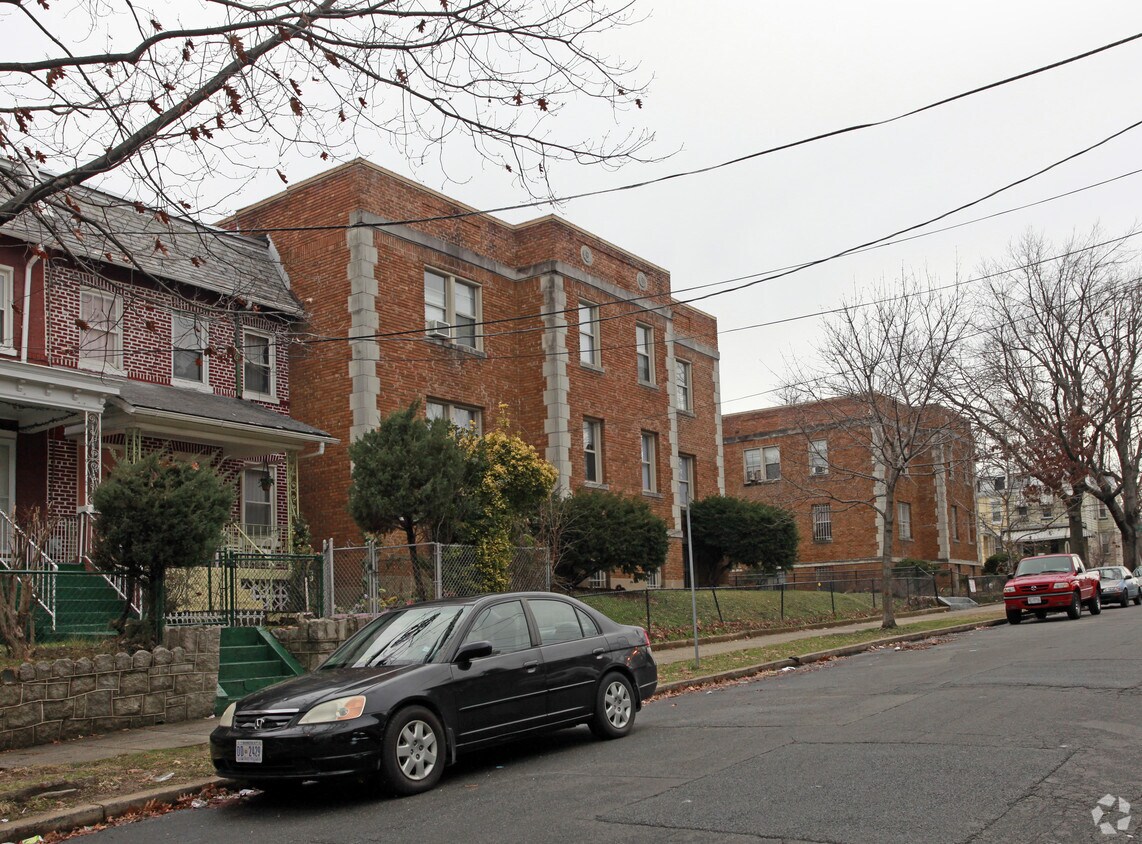 Foto del edificio - 5320 8th St NW