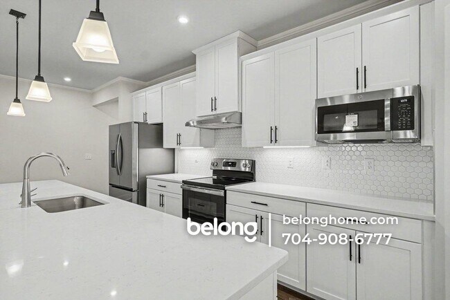 Building Photo - 6529 Cumberland Dr