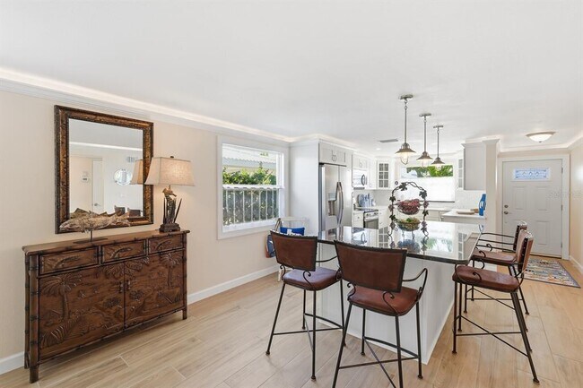 Building Photo - 573 Spanish Dr N