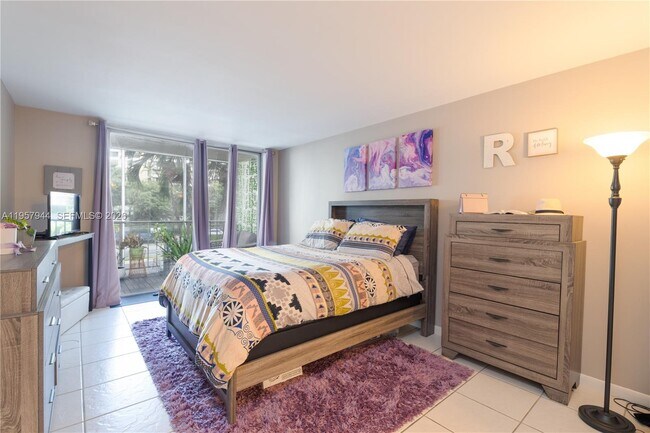 Foto del edificio - 501 Three Islands Boulevard